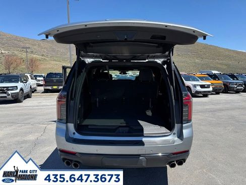 Used 2025 Chevrolet Suburban Z71 AWD/4WD image 33