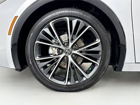 Certified 2025 Toyota Prius XLE FWD image 43