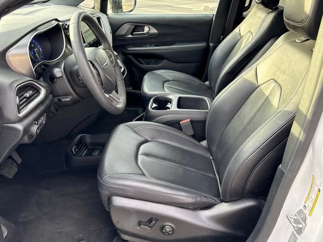 Used 2025 Chrysler Pacifica Select FWD image 25