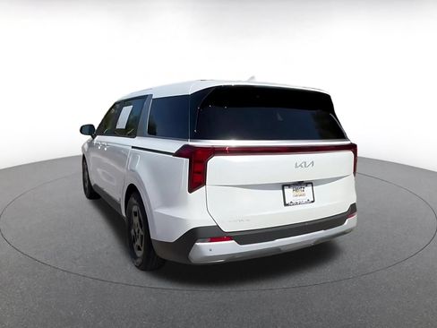 Used 2026 Kia Carnival FWD image 11