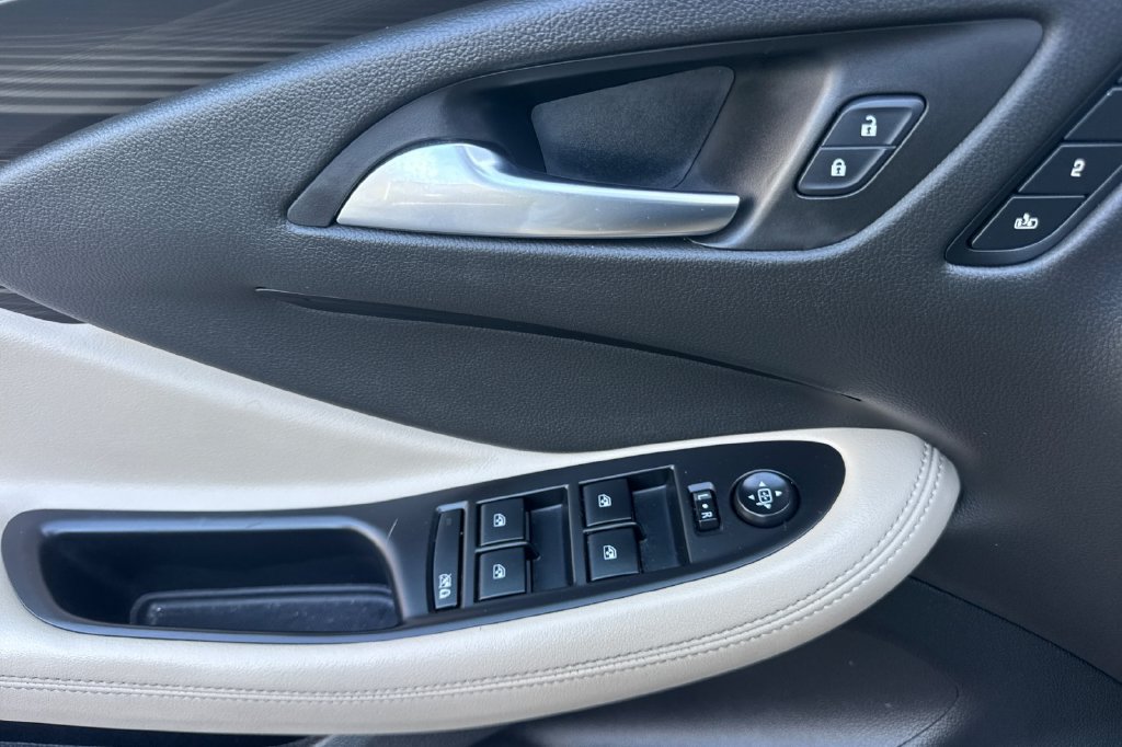 Used 2019 Buick Envision Essence AWD/4WD image 5