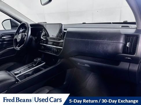 Used 2022 Nissan Pathfinder SL AWD/4WD image 37