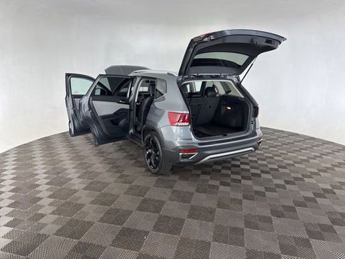 Used 2023 Volkswagen Taos SE AWD/4WD image 18