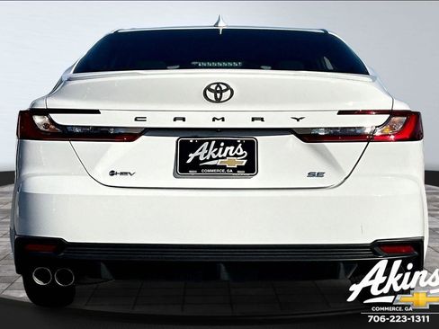 Used 2025 Toyota Camry SE image 5