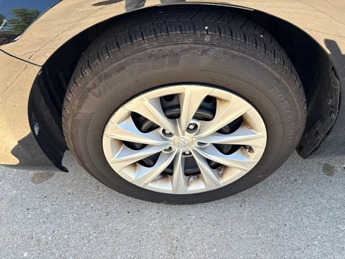 Used 2015 Toyota Camry LE FWD image 10