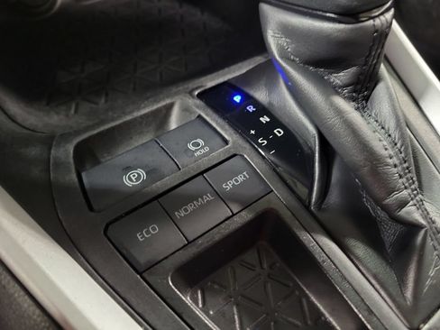 Used 2023 Toyota RAV4 LE FWD image 15