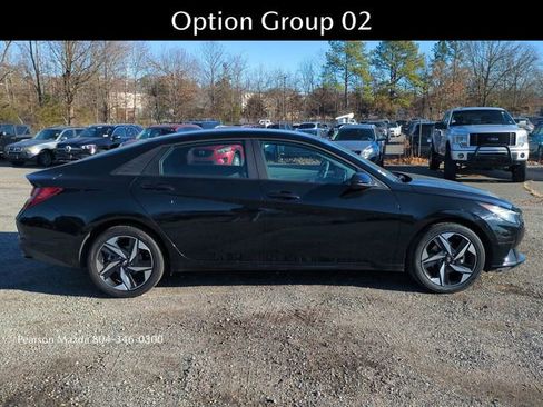 Used 2023 Hyundai Elantra SEL w/ Convenience Package image 3