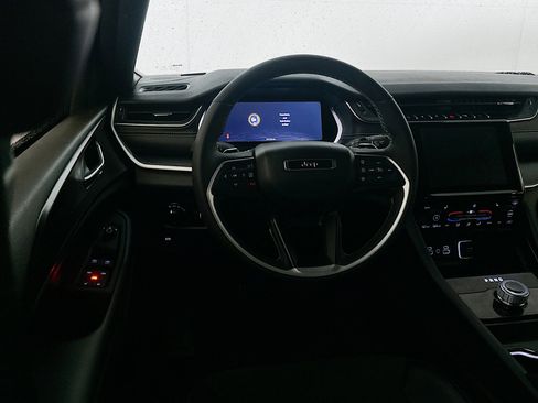 Used 2024 Jeep Grand Cherokee L Altitude image 17