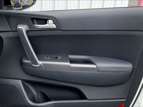 Used 2022 Kia Sportage LX w/ LX FWD Value Edition Package image 21