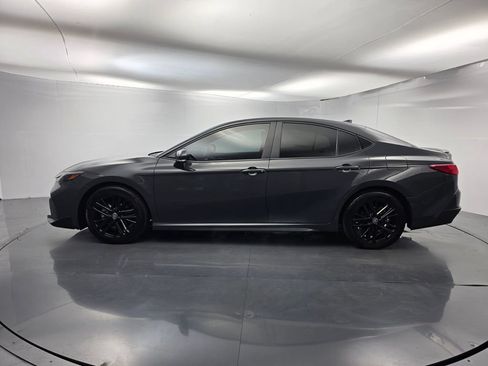 Used 2025 Toyota Camry SE FWD image 7