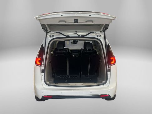 Used 2023 Chrysler Pacifica Touring-L FWD image 34