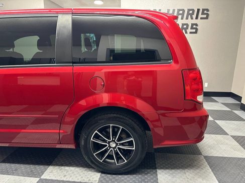 Used 2016 Dodge Grand Caravan SE image 11