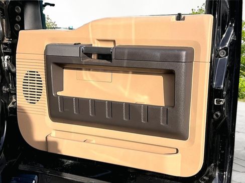 Used 2016 Ford F350 Lariat w/ Lariat Ultimate Package image 25