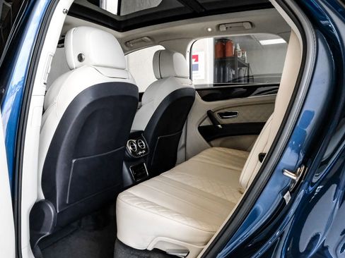 Used 2019 Bentley Bentayga AWD/4WD image 47