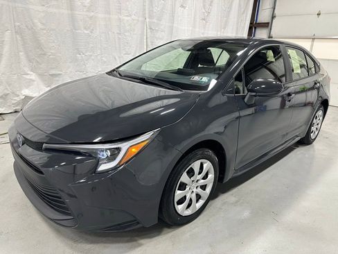 Used 2025 Toyota Corolla LE FWD image 3