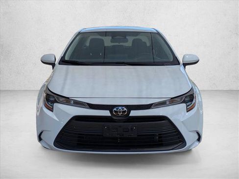 Used 2025 Toyota Corolla LE FWD image 2