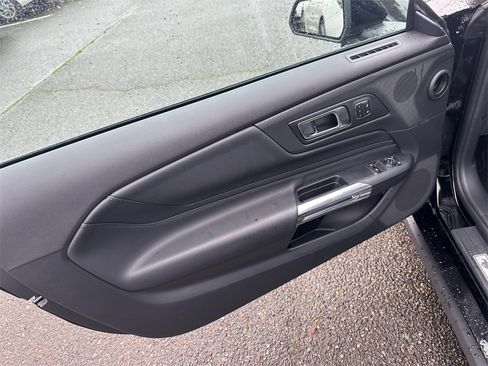 Used 2025 Ford Mustang Premium image 11