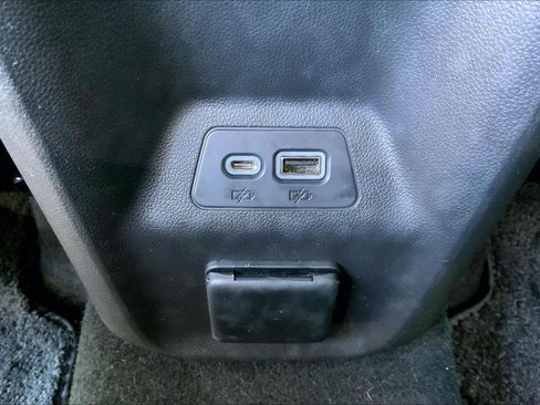 Used 2023 Buick Envision Avenir image 34