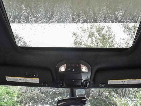New 2026 Chrysler Pacifica Pinnacle w/ Trailer Tow Group FWD image 14