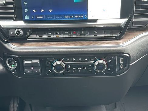 Used 2023 Chevrolet Silverado 1500 LT image 19