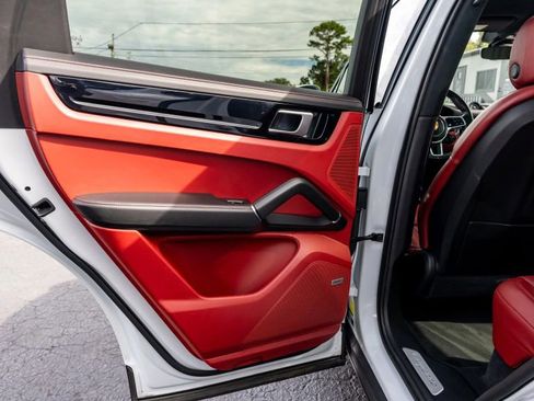 Used 2020 Porsche Cayenne image 48