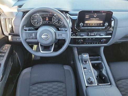 New 2025 Nissan Pathfinder SV image 4
