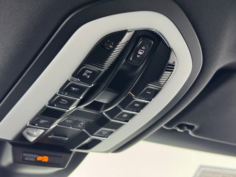 Used 2023 Porsche Macan image 31