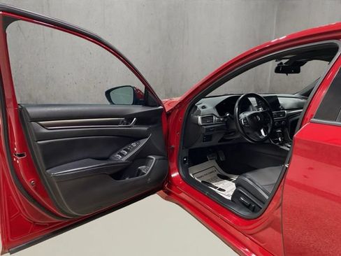 Used 2018 Honda Accord Sport image 11