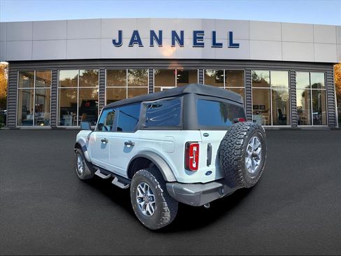 Used 2024 Ford Bronco Badlands image 7