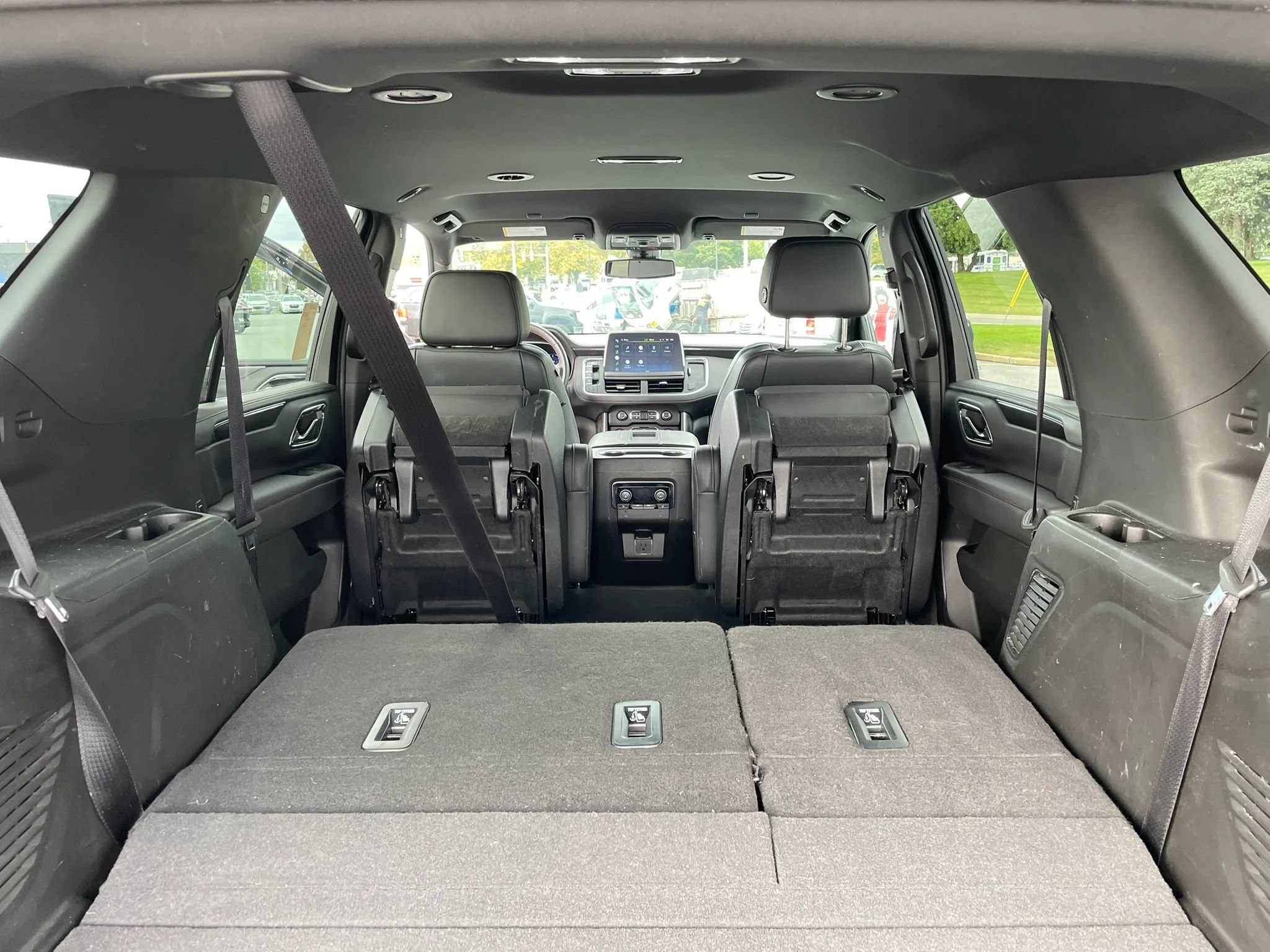 Used 2022 Chevrolet Tahoe RST w/ Luxury Package AWD/4WD image 28
