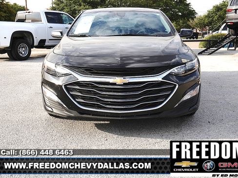 Used 2025 Chevrolet Malibu LT FWD image 2
