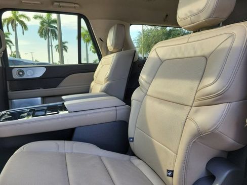 Certified 2024 Lincoln Navigator L Reserve AWD/4WD image 17