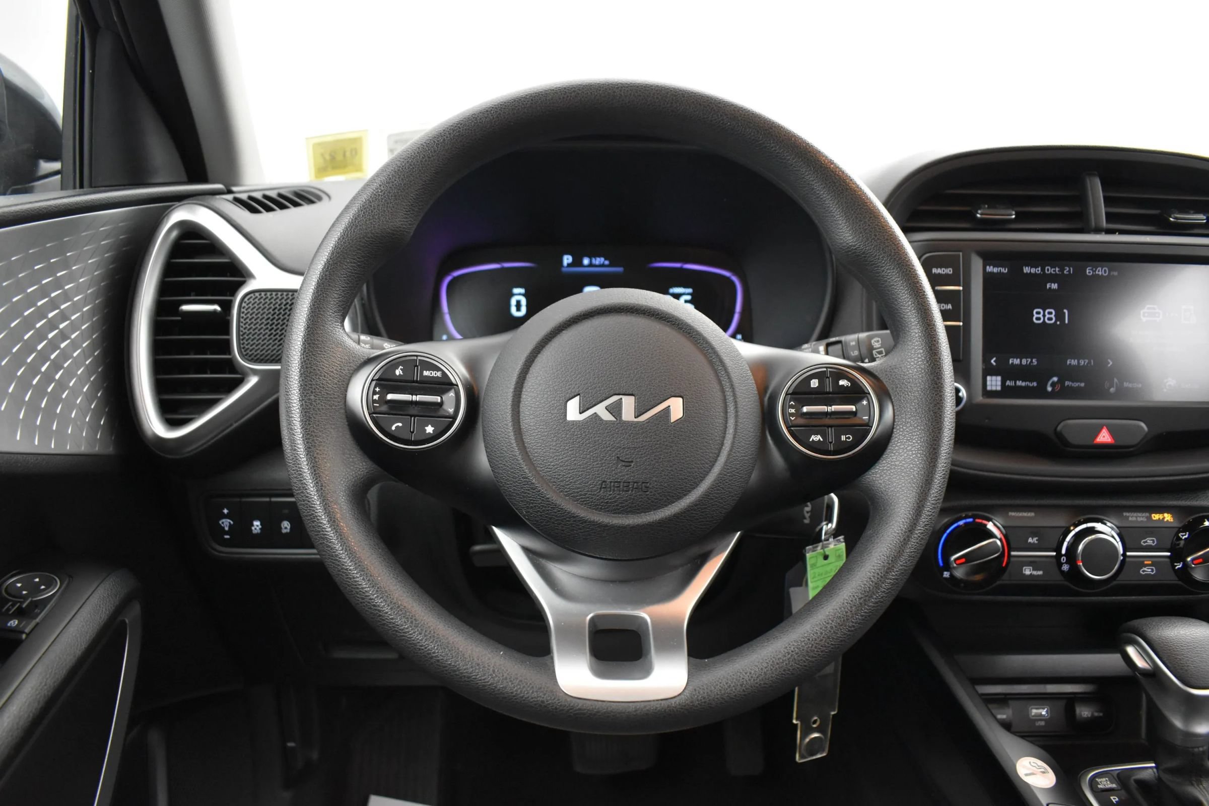 Used 2024 Kia Soul LX w/ LX Technology Package FWD image 20