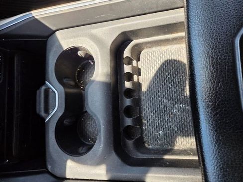 Used 2019 RAM 1500 Laramie AWD/4WD image 9