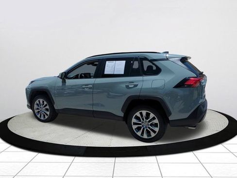 Used 2022 Toyota RAV4 XLE Premium FWD image 5