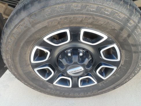 Used 2024 Ford F350 Platinum w/ FX4 Off-Road Package AWD/4WD image 21