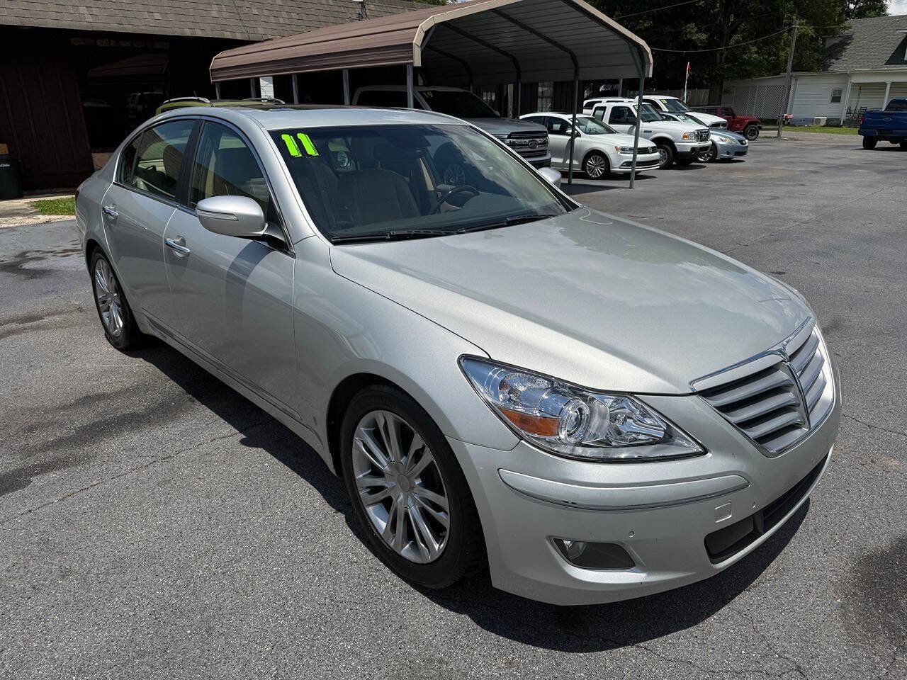 Used 2011 Hyundai Genesis 4.6 RWD image 2