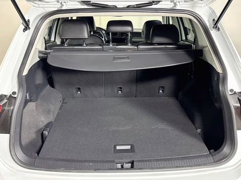 Certified 2022 Volkswagen Tiguan SE w/ Panoramic Sunroof Package AWD/4WD image 22