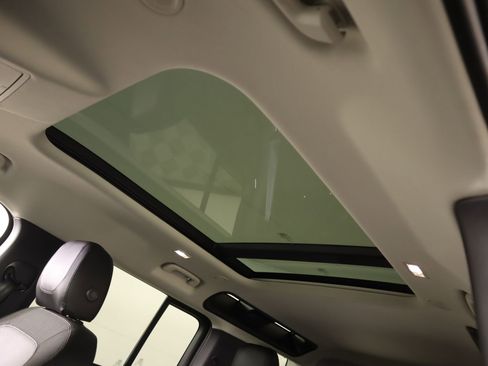 Used 2020 Land Rover Defender 110 SE AWD/4WD image 15