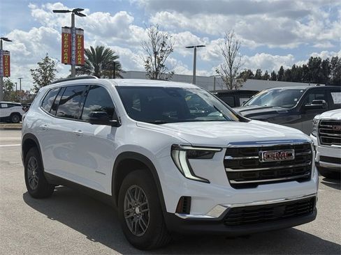 Used 2025 GMC Acadia Elevation image 4