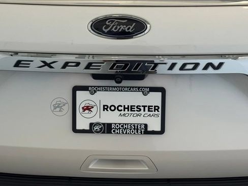 Used 2018 Ford Expedition XLT w/ Equipment Group 202A AWD/4WD image 50