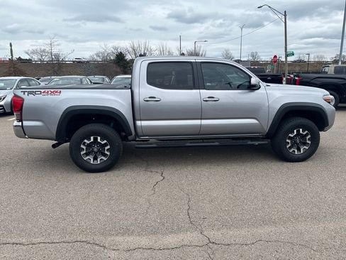 Used 2016 Toyota Tacoma TRD Off-Road w/ Towing Package image 9
