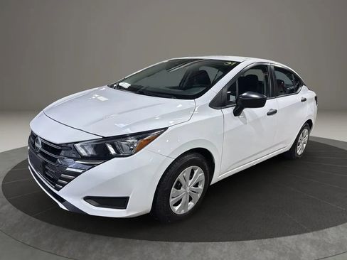 Used 2023 Nissan Versa S image 1