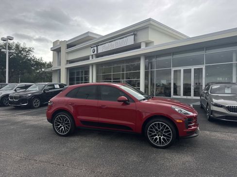 Used 2020 Porsche Macan AWD/4WD image 1