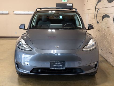 Used 2022 Tesla Model Y Long Range image 9
