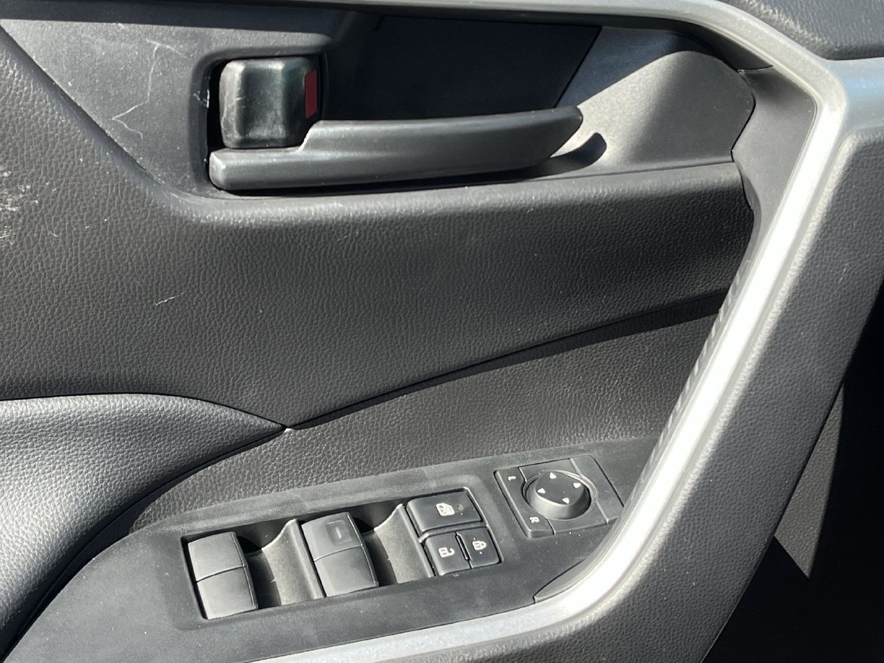 Used 2024 Toyota RAV4 LE FWD image 21