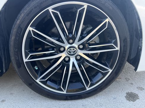 Used 2019 Toyota Avalon Touring FWD image 11