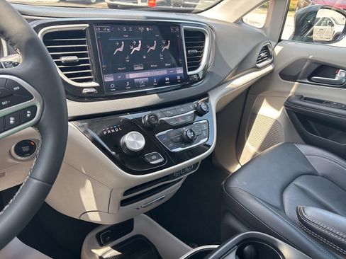 Used 2024 Chrysler Pacifica Touring-L FWD image 56