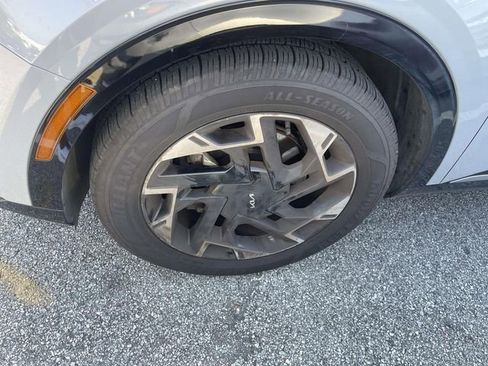 Used 2023 Kia Sportage SX image 9