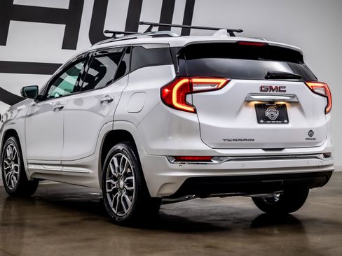Used 2024 GMC Terrain Denali w/ Denali Premium Package AWD/4WD image 28
